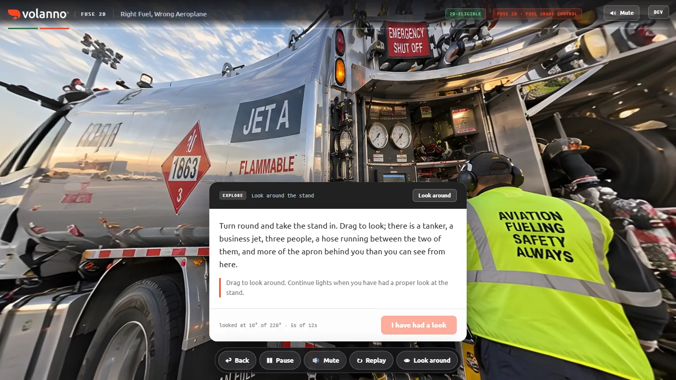 The fuel grade training on a laptop: a 360° fuelling stand with the narration card open